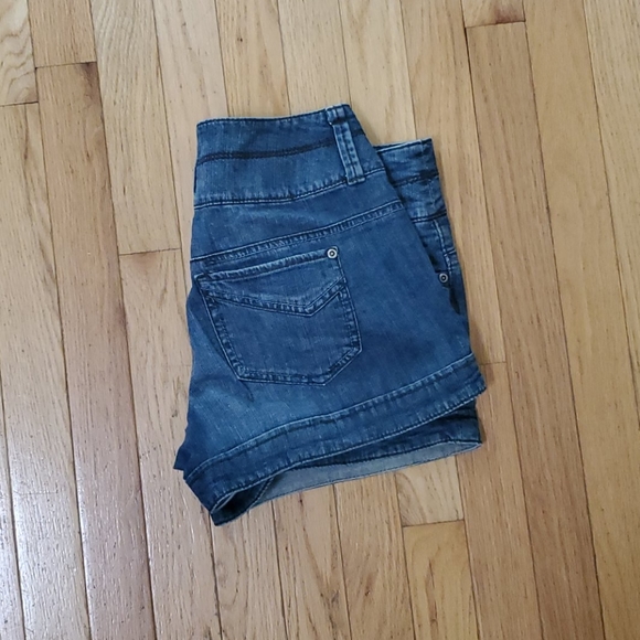 Size 9 Denim Shorts - Picture 2 of 2